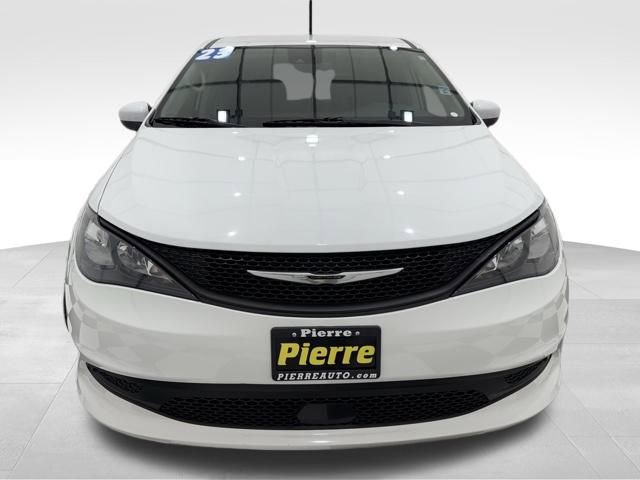 Used 2023 Chrysler Voyager LX image 9