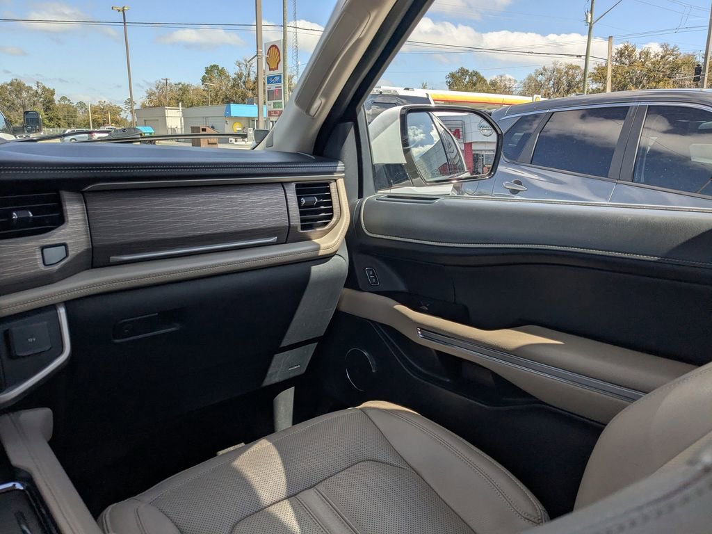 Used 2023 Ford Expedition Limited image 16