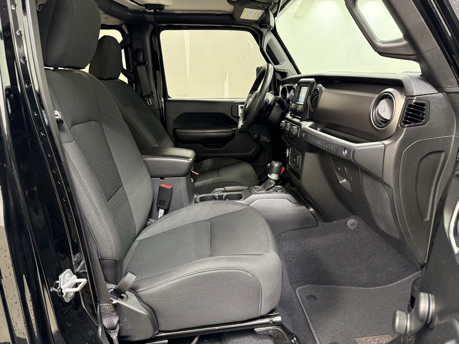 Used 2019 Jeep Wrangler Unlimited Sport image 26