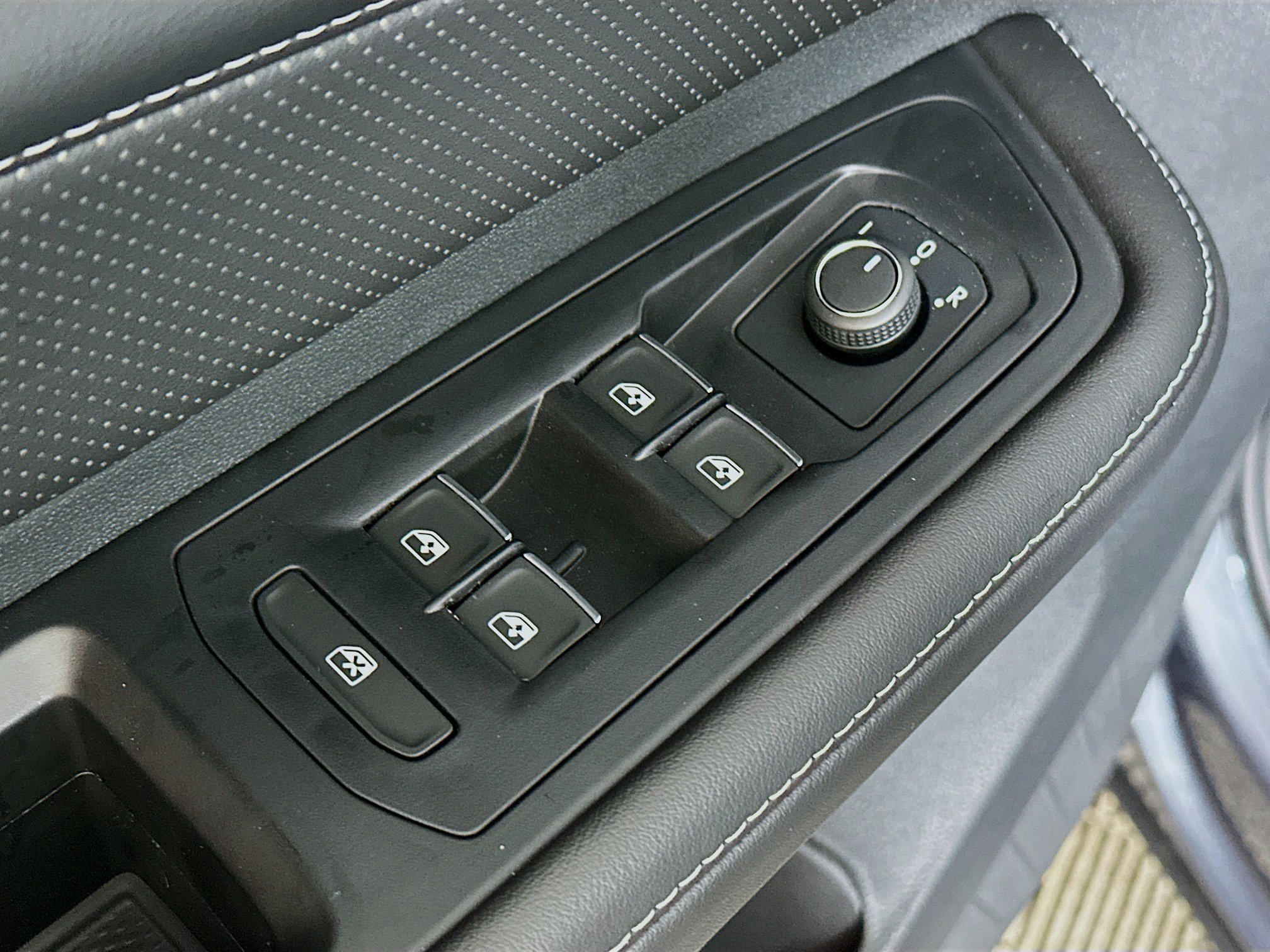 New 2025 Volkswagen Atlas SE image 17