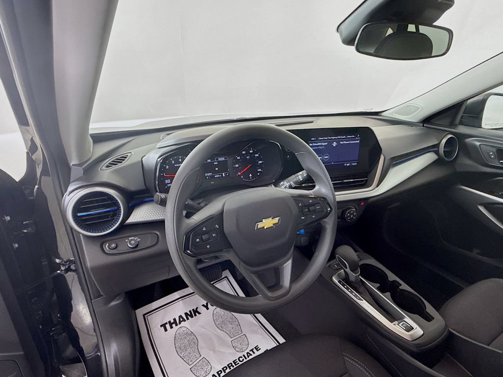 Used 2026 Chevrolet Trax LS FWD image 9