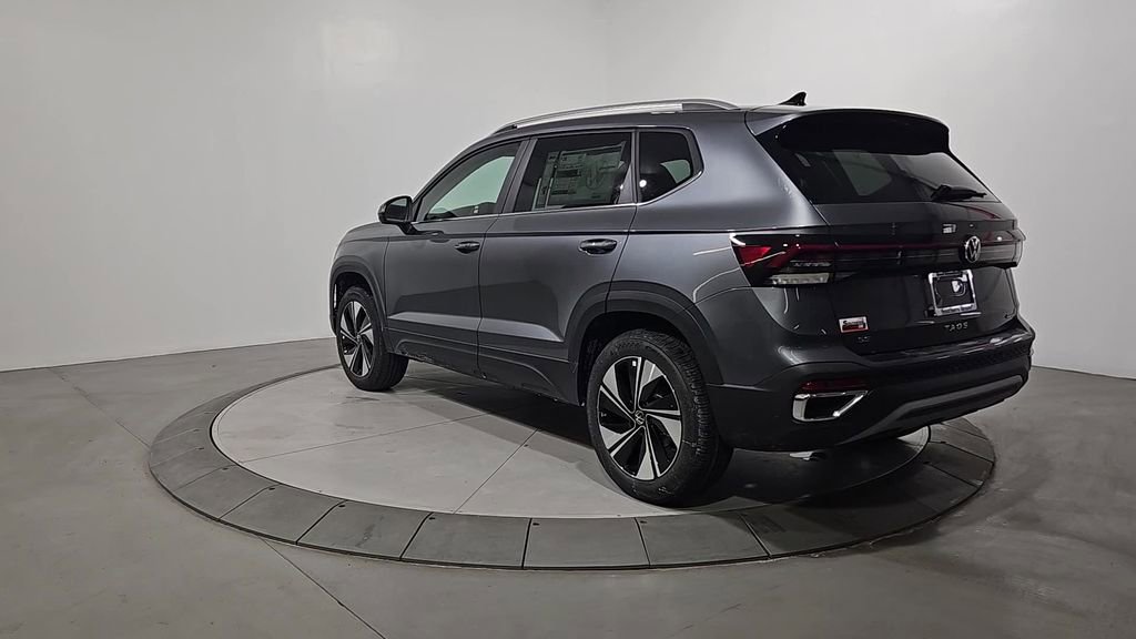 New 2026 Volkswagen Taos SE image 3
