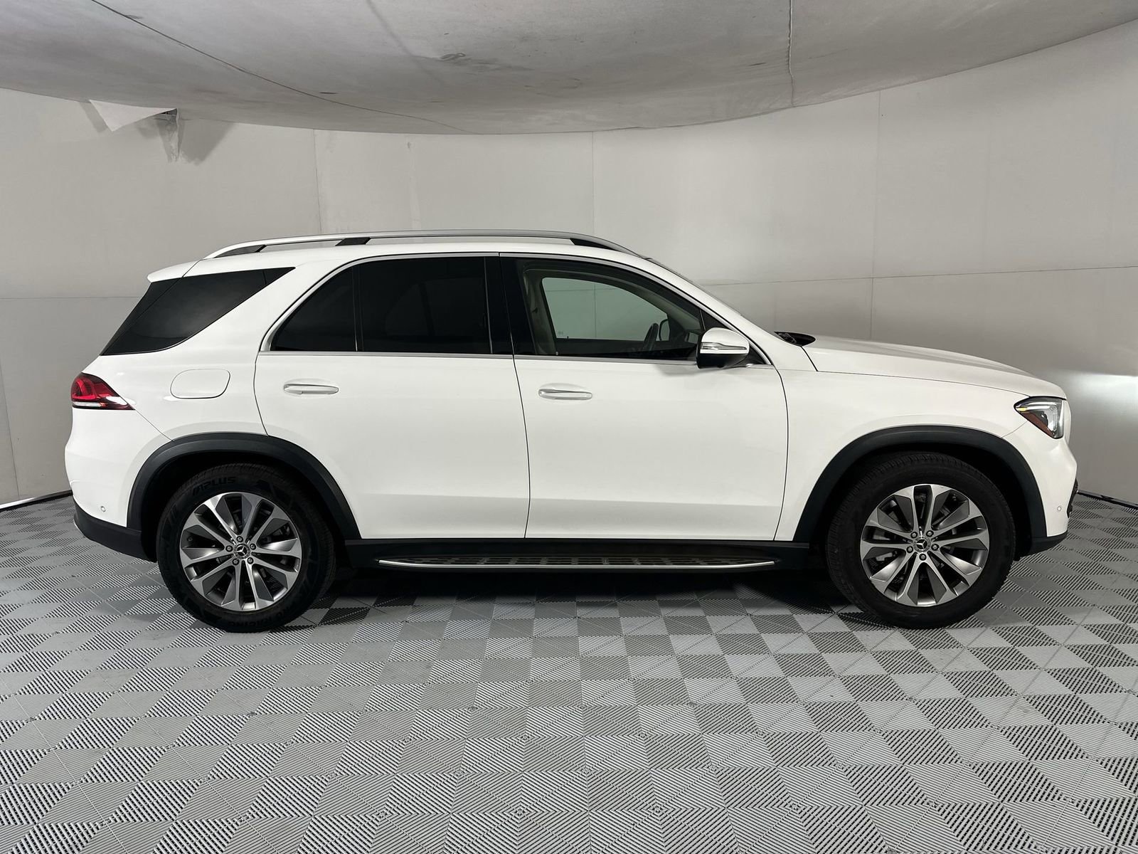 Used 2020 Mercedes-Benz GLE 350 w/ Premium Package image 9