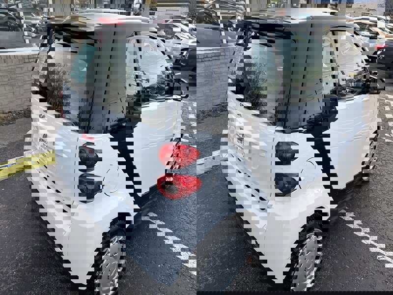 Used 2015 smart fortwo pure image 8