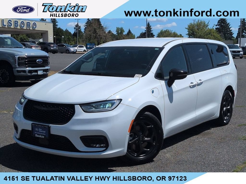 Used 2024 Chrysler Pacifica Limited