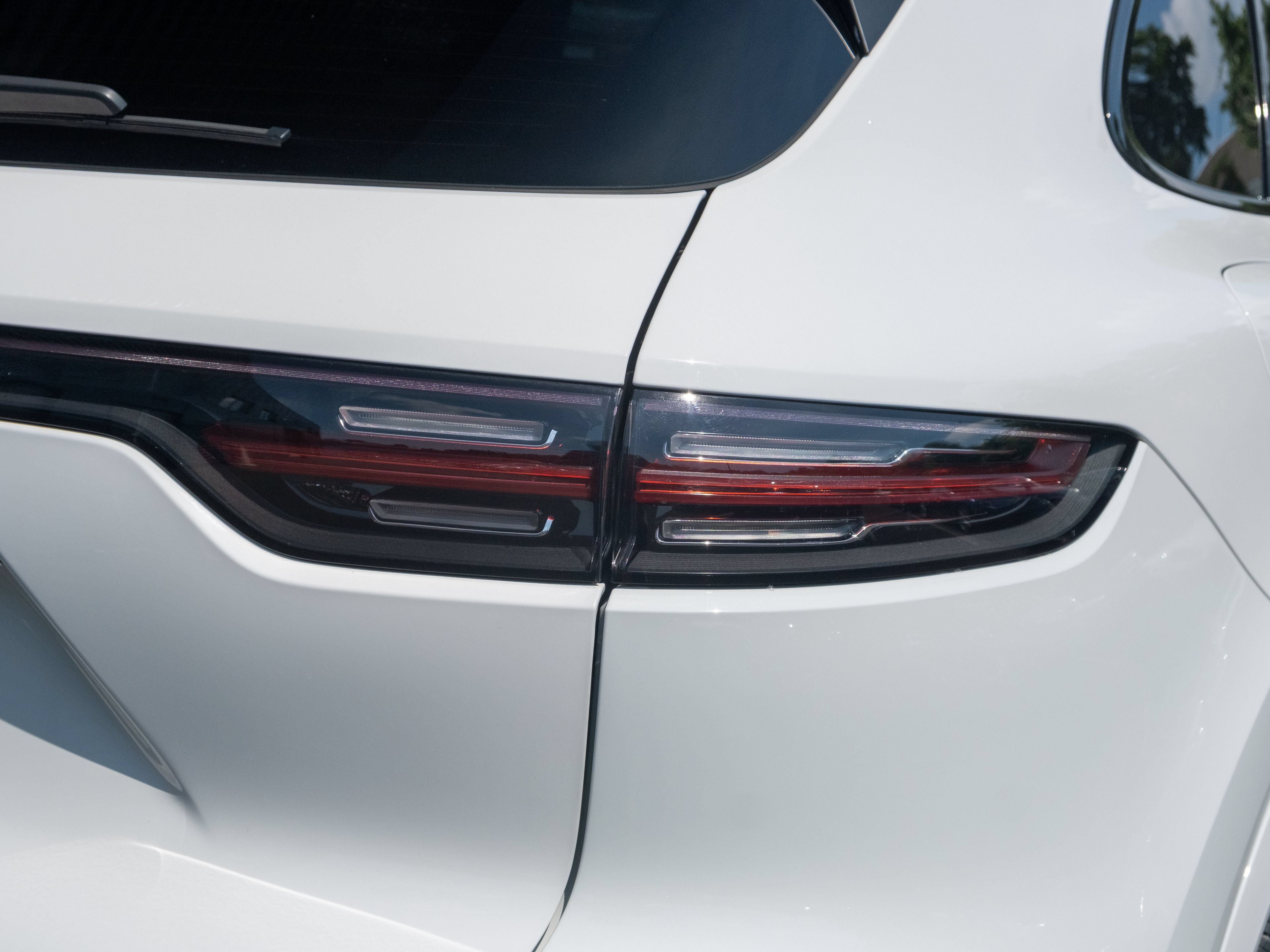 Certified 2023 Porsche Cayenne AWD/4WD image 21