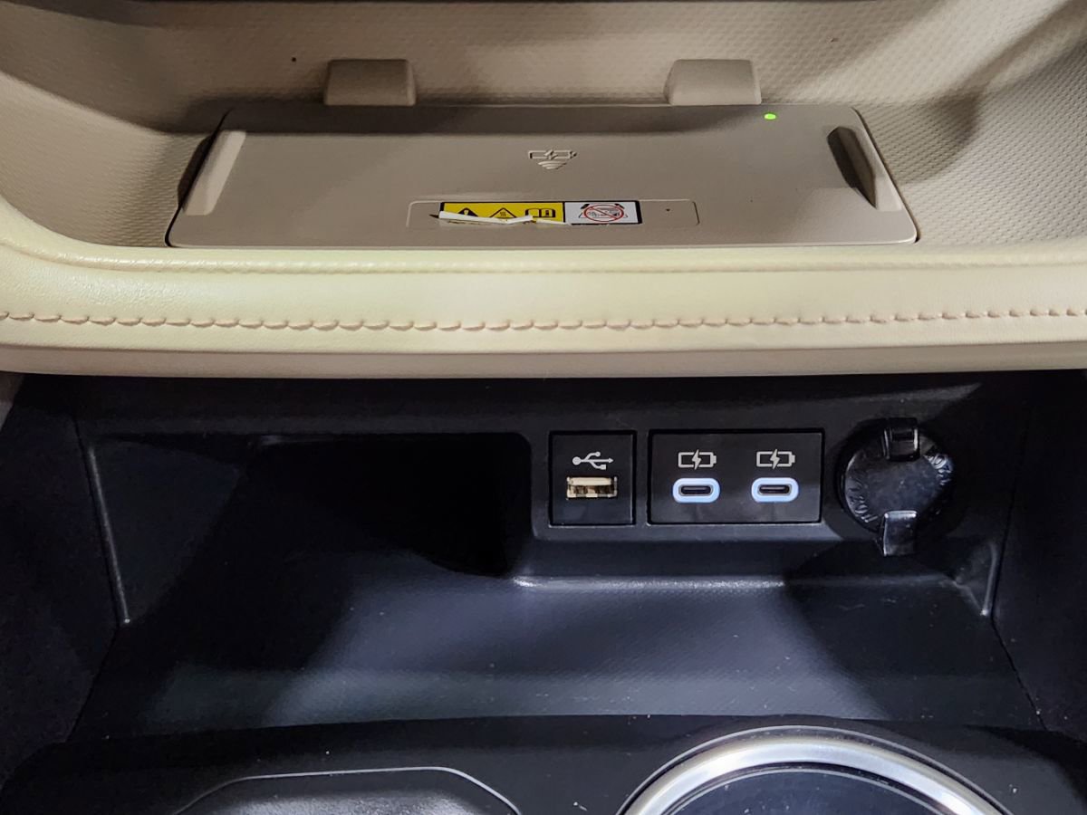 Used 2023 Toyota Highlander XLE FWD image 40