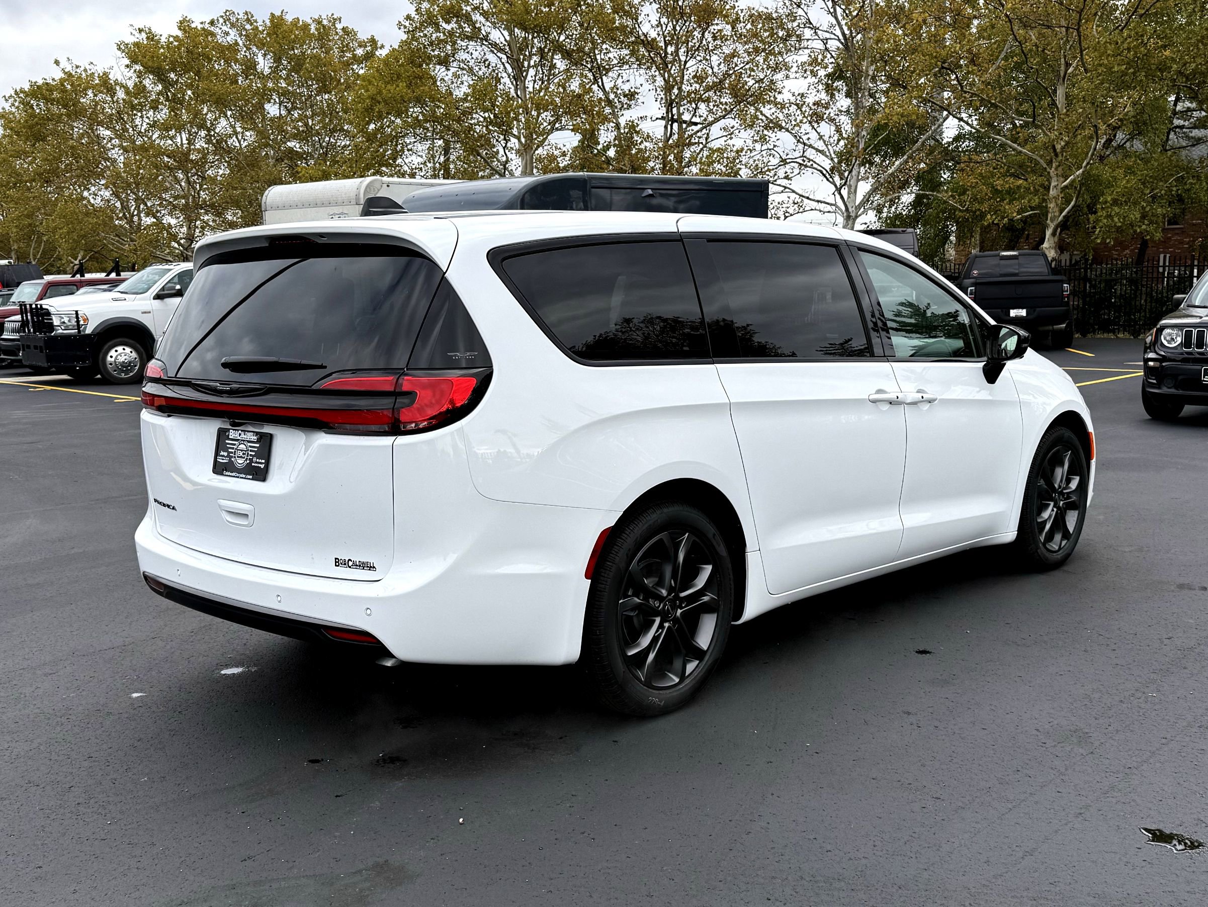 New 2026 Chrysler Pacifica Select image 9