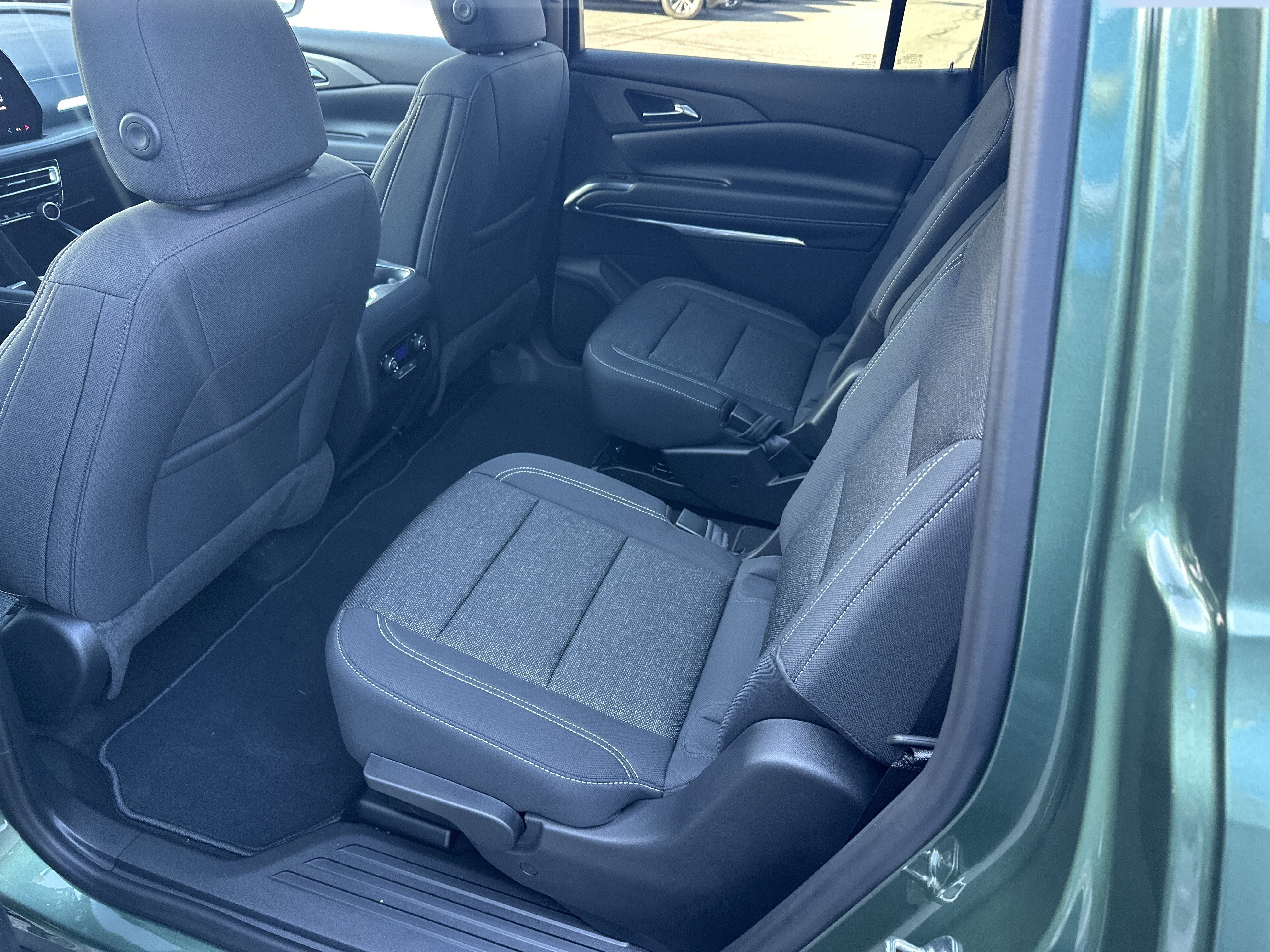 New 2027 Chevrolet Traverse LT w/ Sun and Wheel Package AWD/4WD image 5
