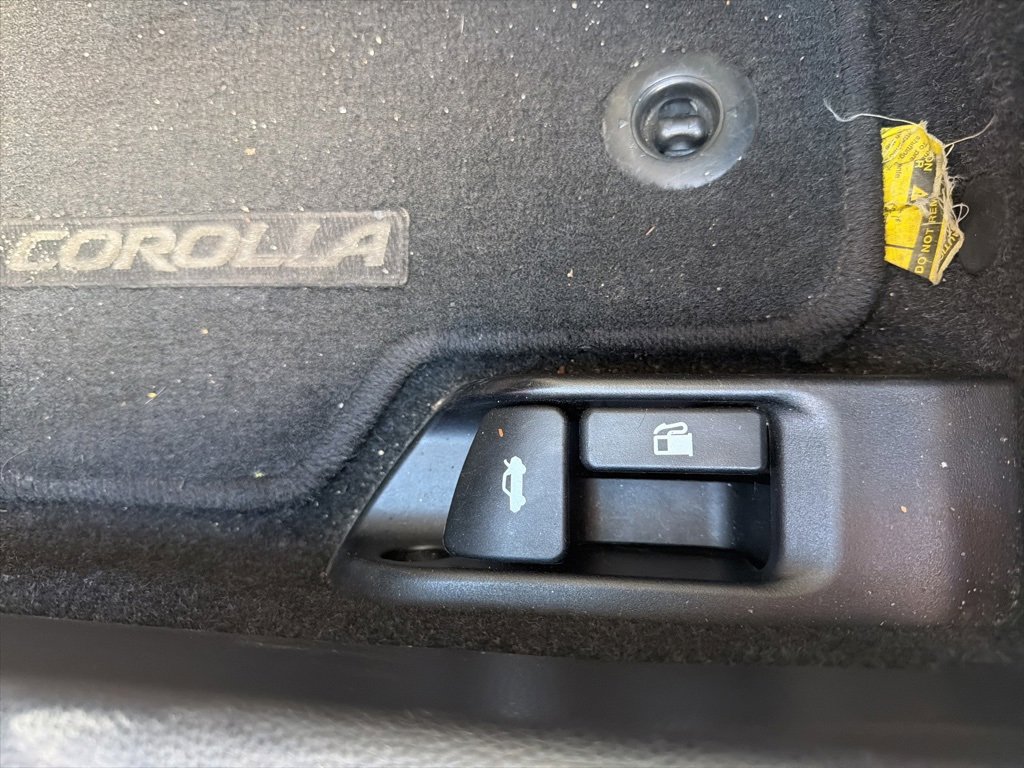 Used 2021 Toyota Corolla LE w/ Body Protection Package (TMS) image 28