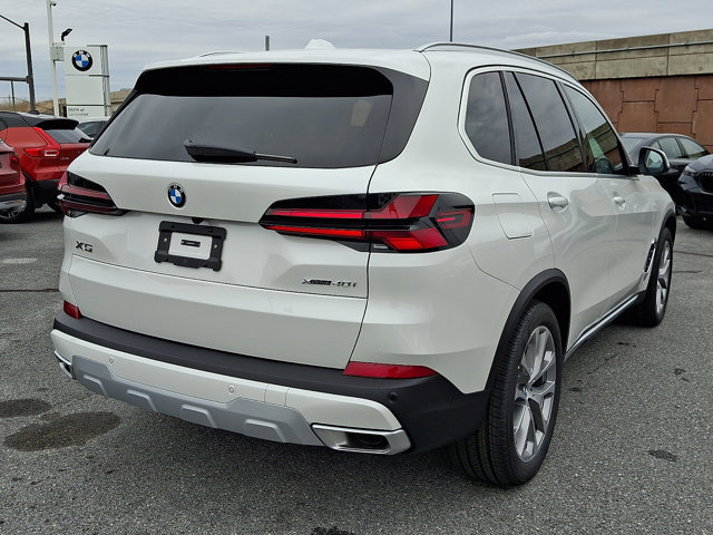 New 2026 BMW X5 xDrive40i w/ Premium Package image 4