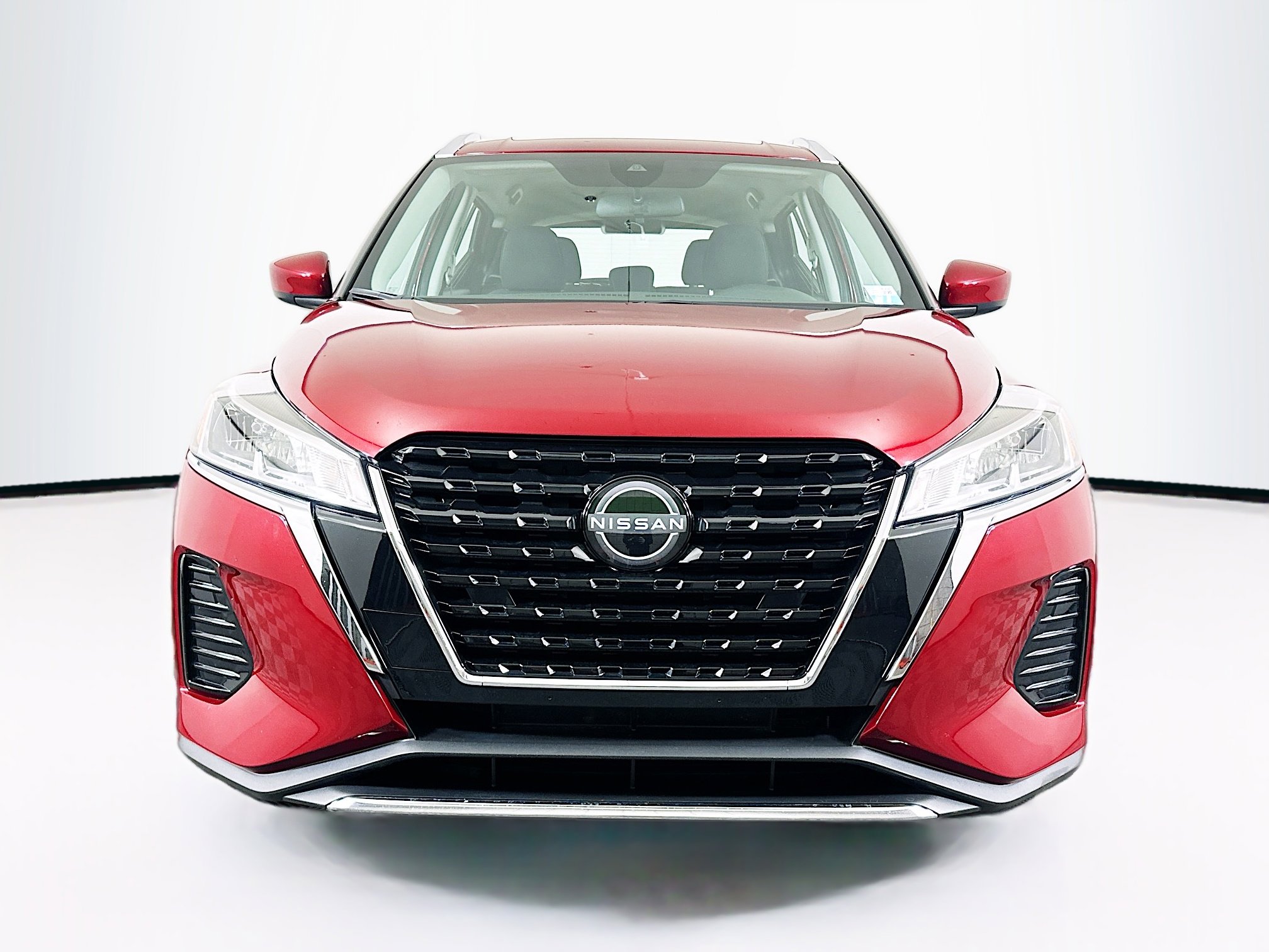 Used 2024 Nissan Kicks SV FWD image 2