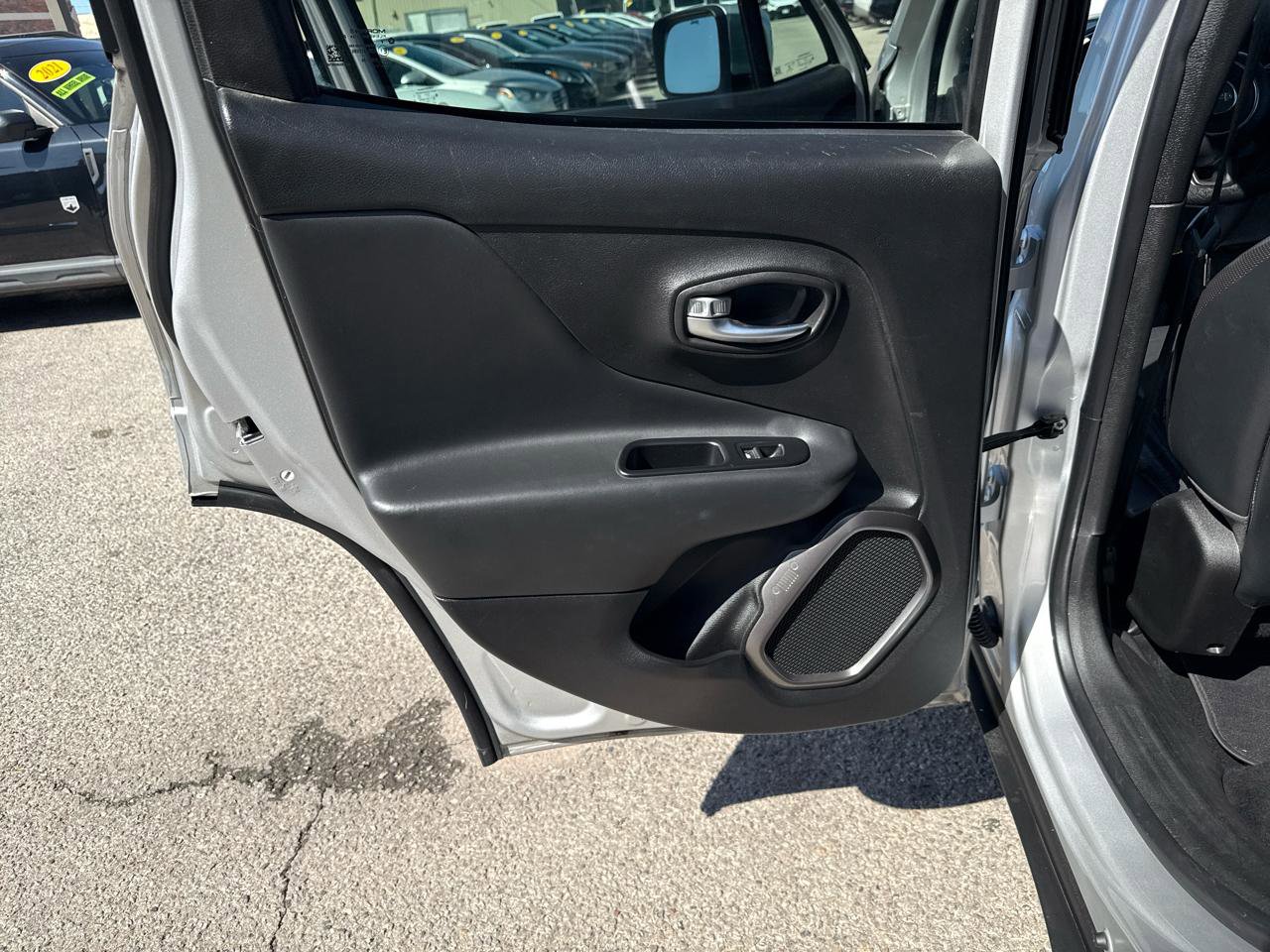 Used 2018 Jeep Renegade Limited w/ UConnect 8.4 Nav Group AWD/4WD image 14
