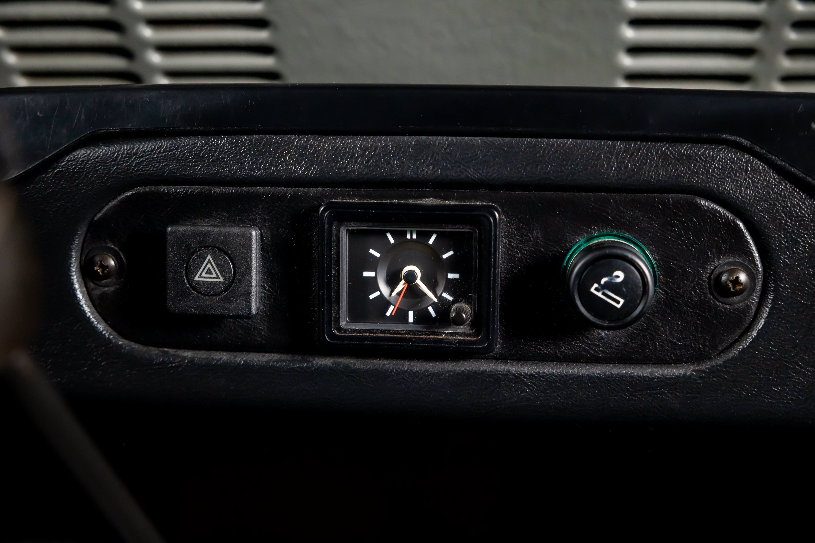 Used 1994 Land Rover Defender 90 AWD/4WD image 31