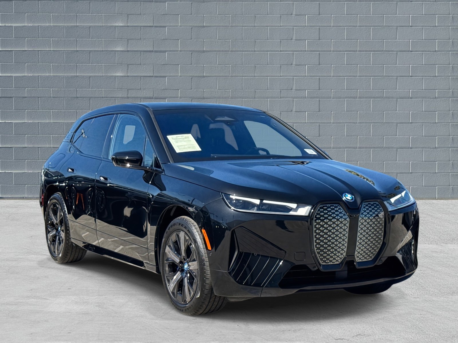 Used 2025 BMW iX xDrive50 w/ Premium Package image 1