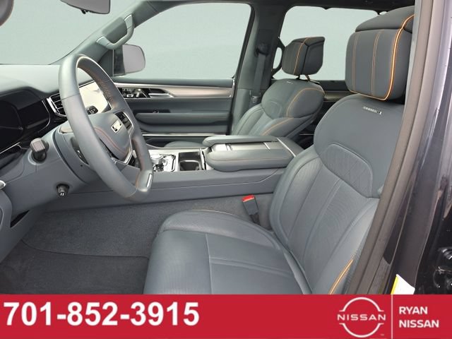 Used 2023 Jeep Grand Wagoneer Series II AWD/4WD image 10