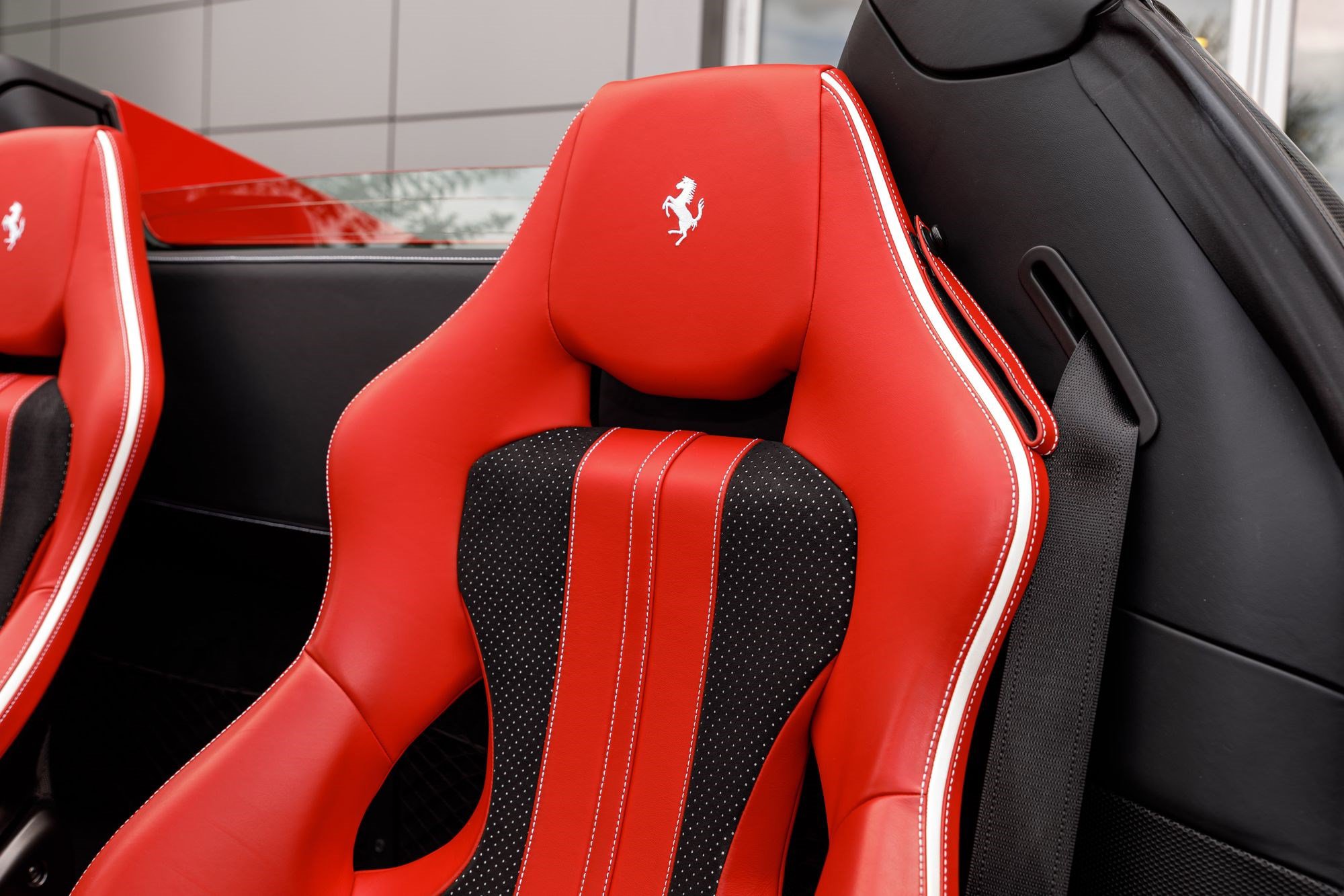 Used 2022 Ferrari F8 Tributo RWD image 23