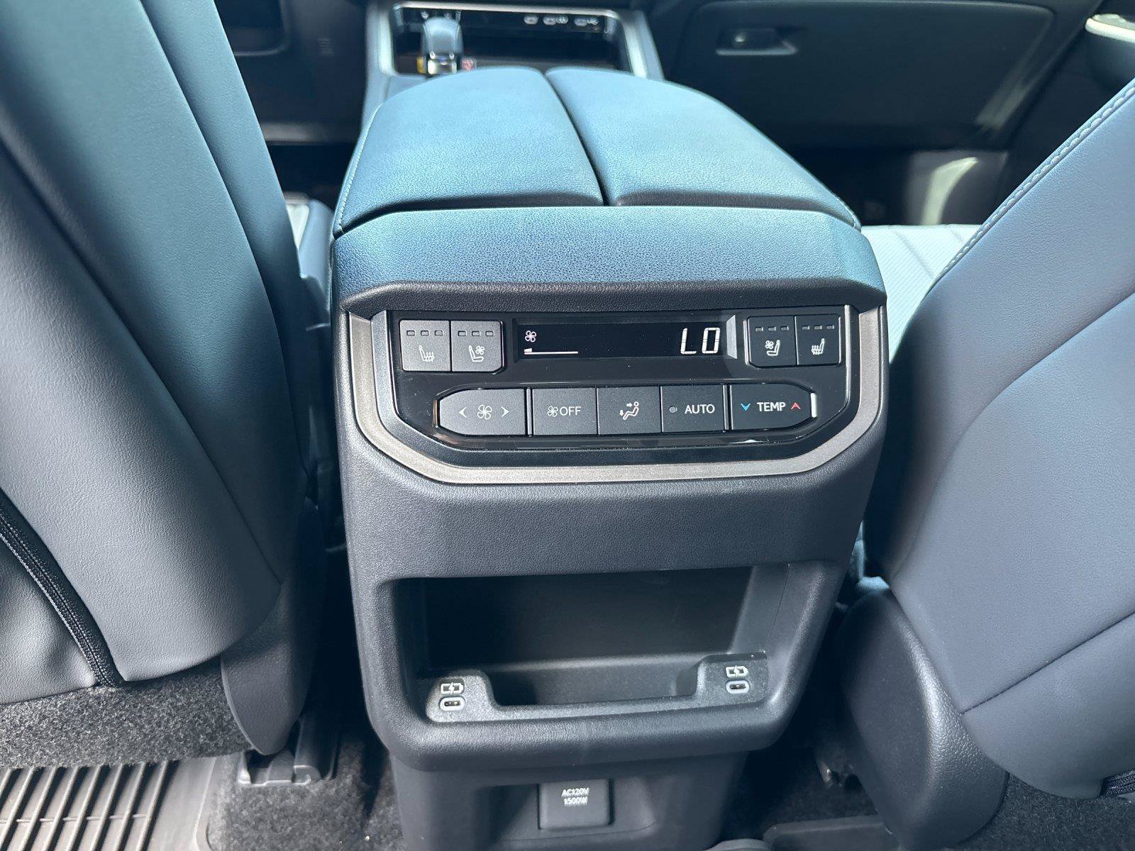 Used 2025 Lexus TX 500h AWD w/ Technology Package image 33