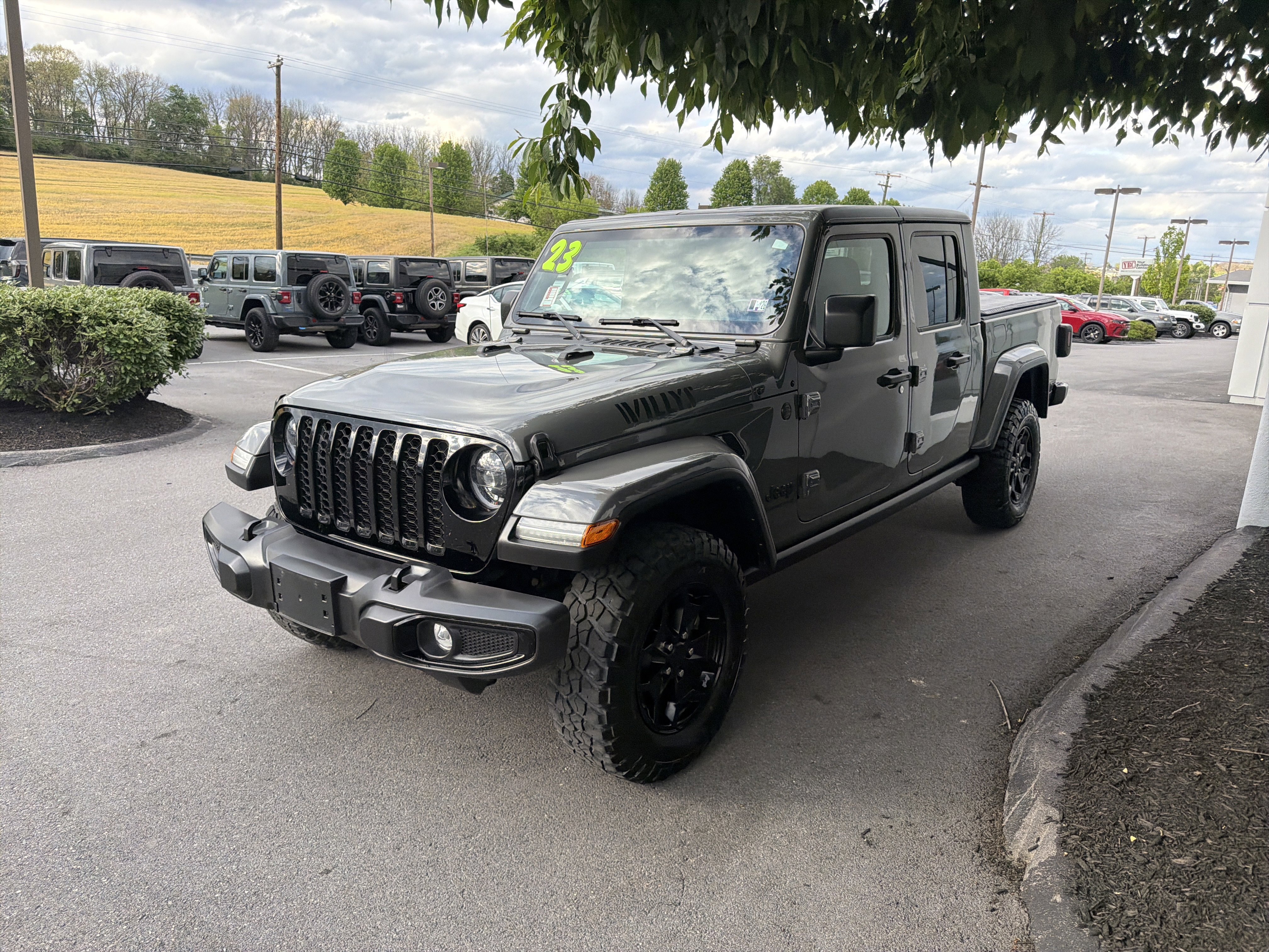 Used 2023 Jeep Gladiator Sport AWD/4WD image 8