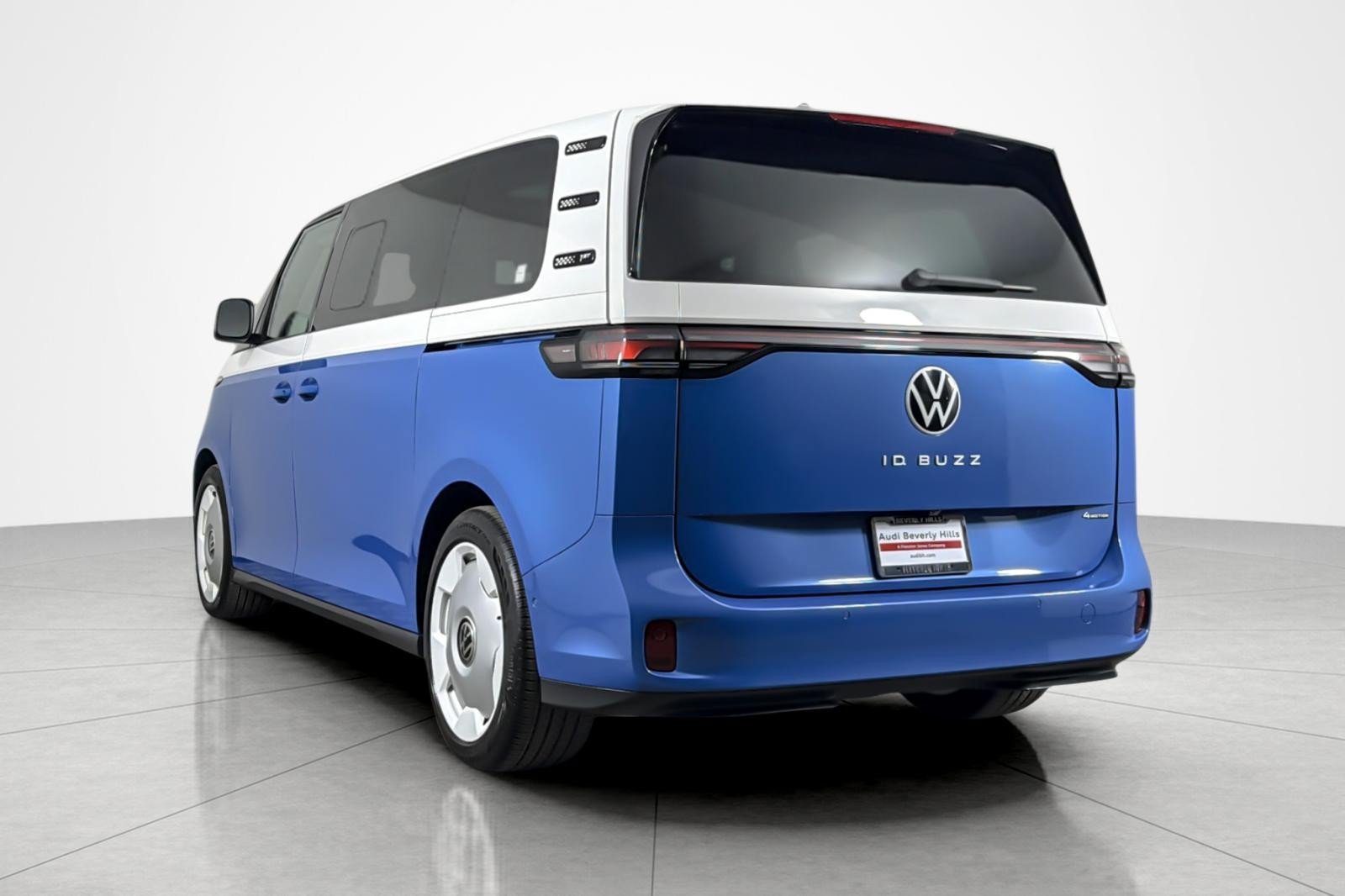 Used 2025 Volkswagen ID. Buzz 1st Edition AWD/4WD image 3
