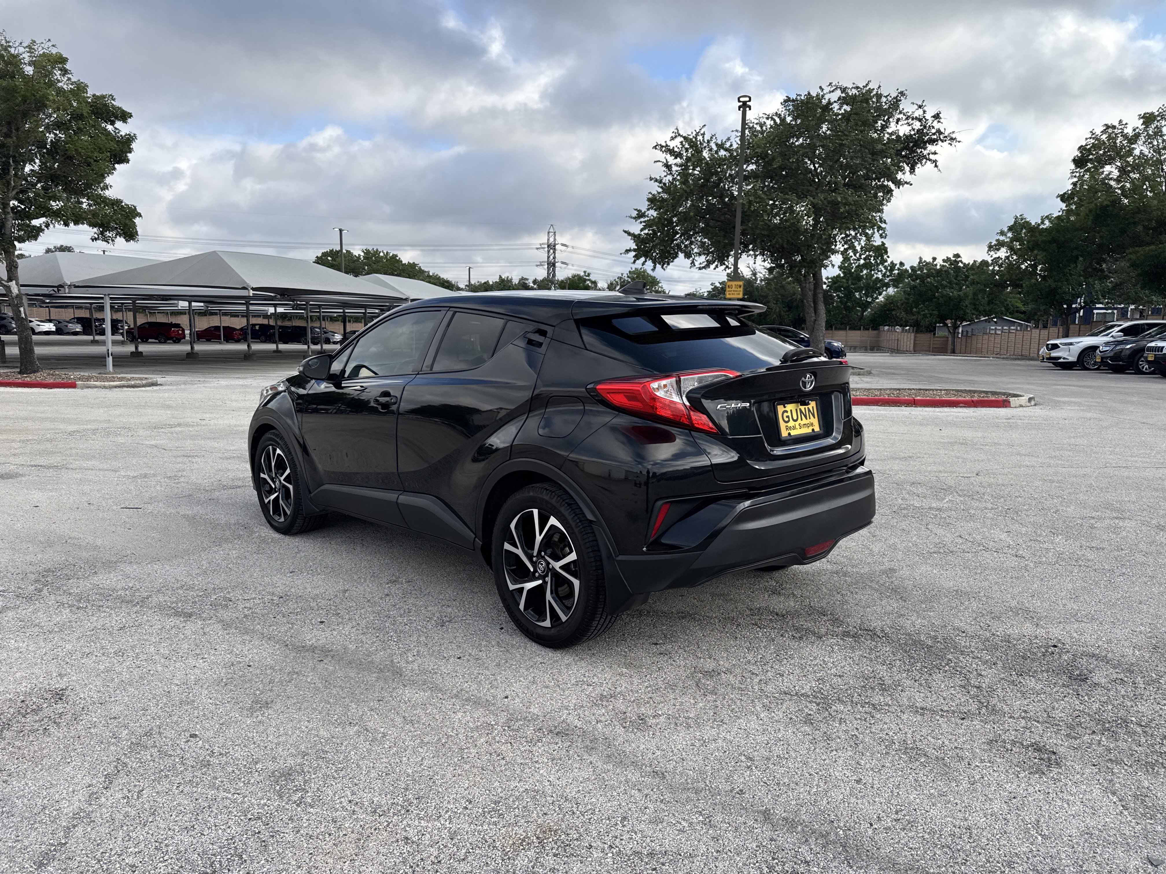 Used 2018 Toyota C-HR XLE FWD image 6