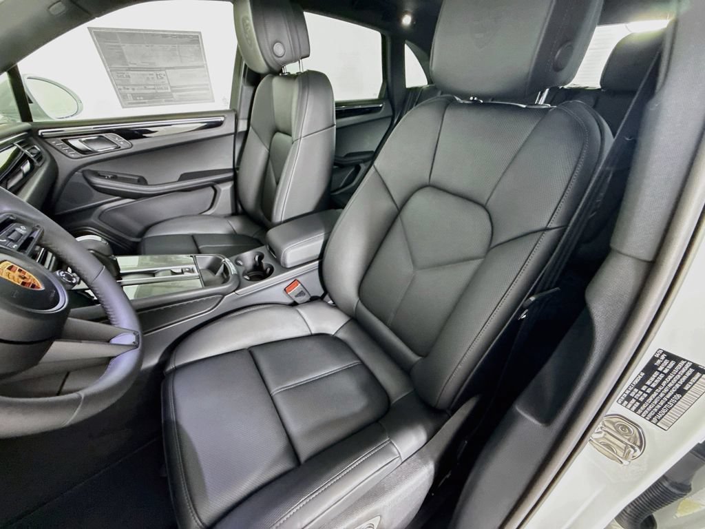 New 2026 Porsche Macan AWD/4WD image 5