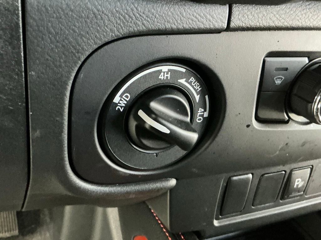 Used 2025 Nissan Frontier PRO-4X AWD/4WD image 7