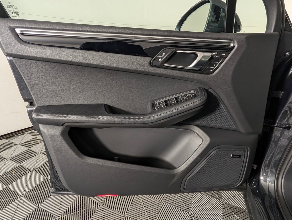 New 2026 Porsche Macan image 25