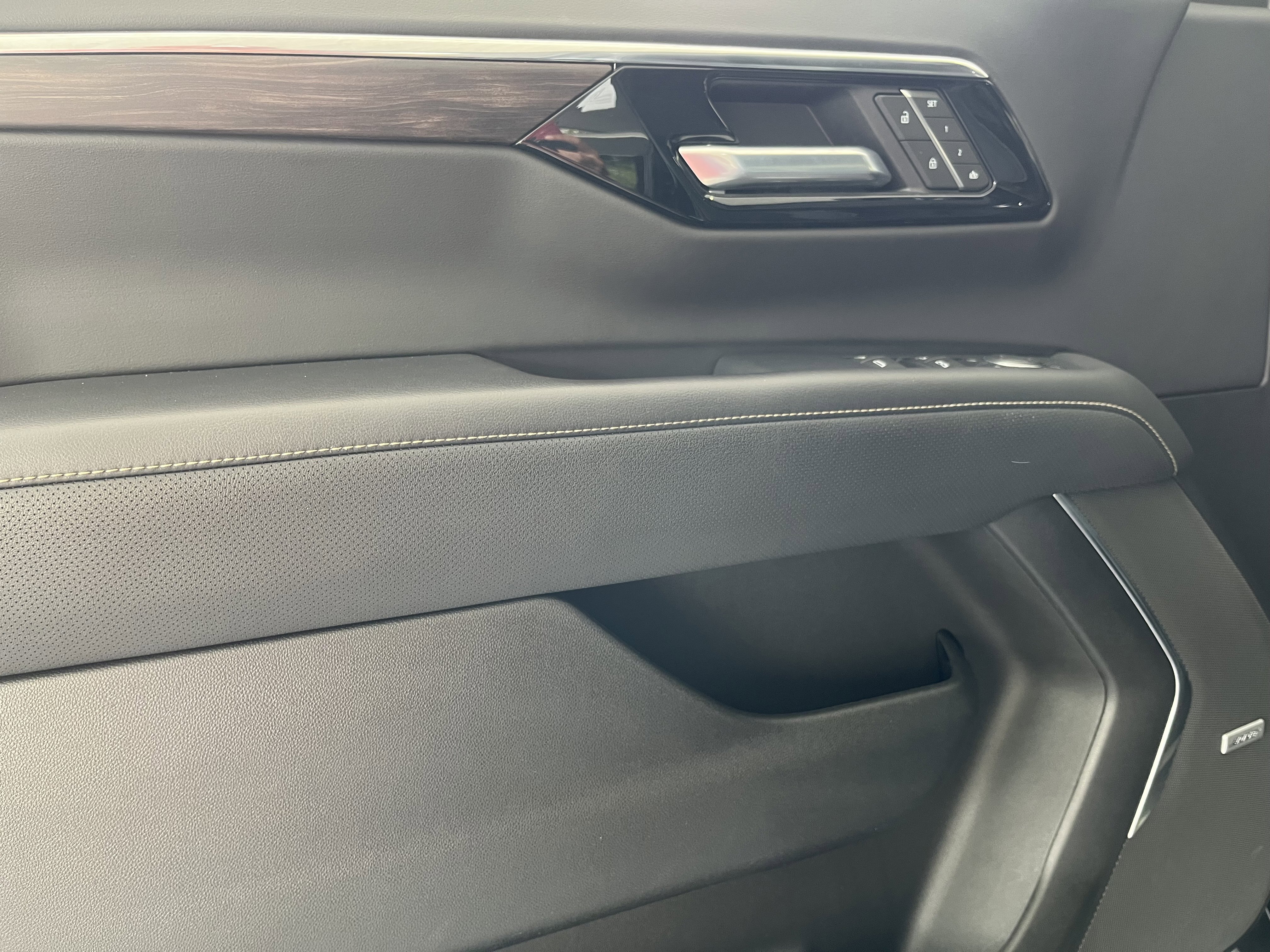 Used 2025 Chevrolet Tahoe Premier RWD image 13