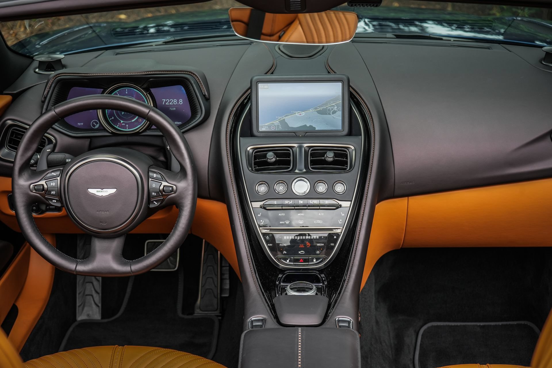 Used 2023 Aston Martin DB11 Volante RWD image 23
