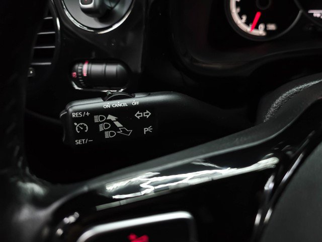 Used 2019 Volkswagen Beetle 2.0T S FWD image 19