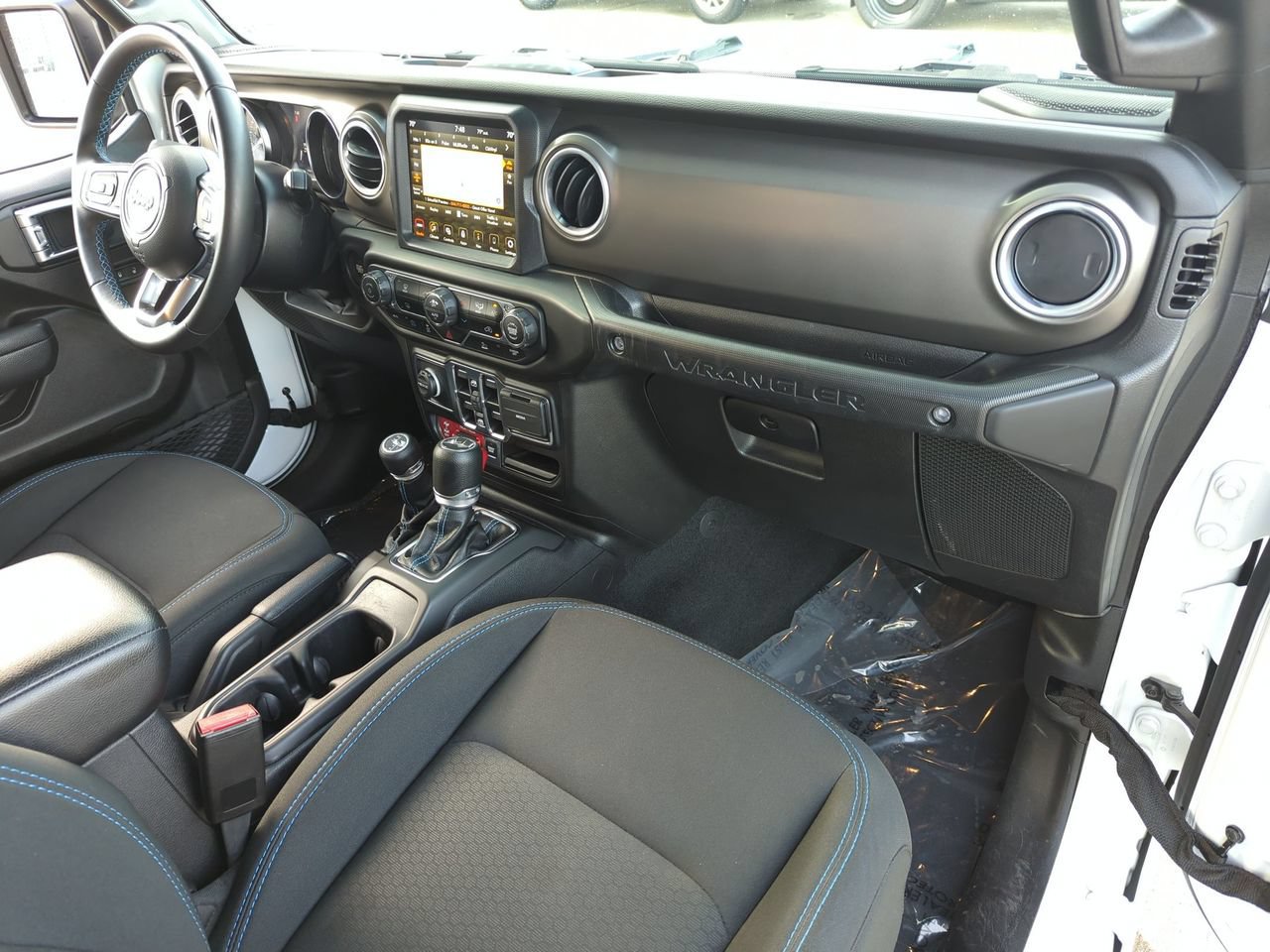 Used 2022 Jeep Wrangler Unlimited Rubicon 4xe AWD/4WD image 26