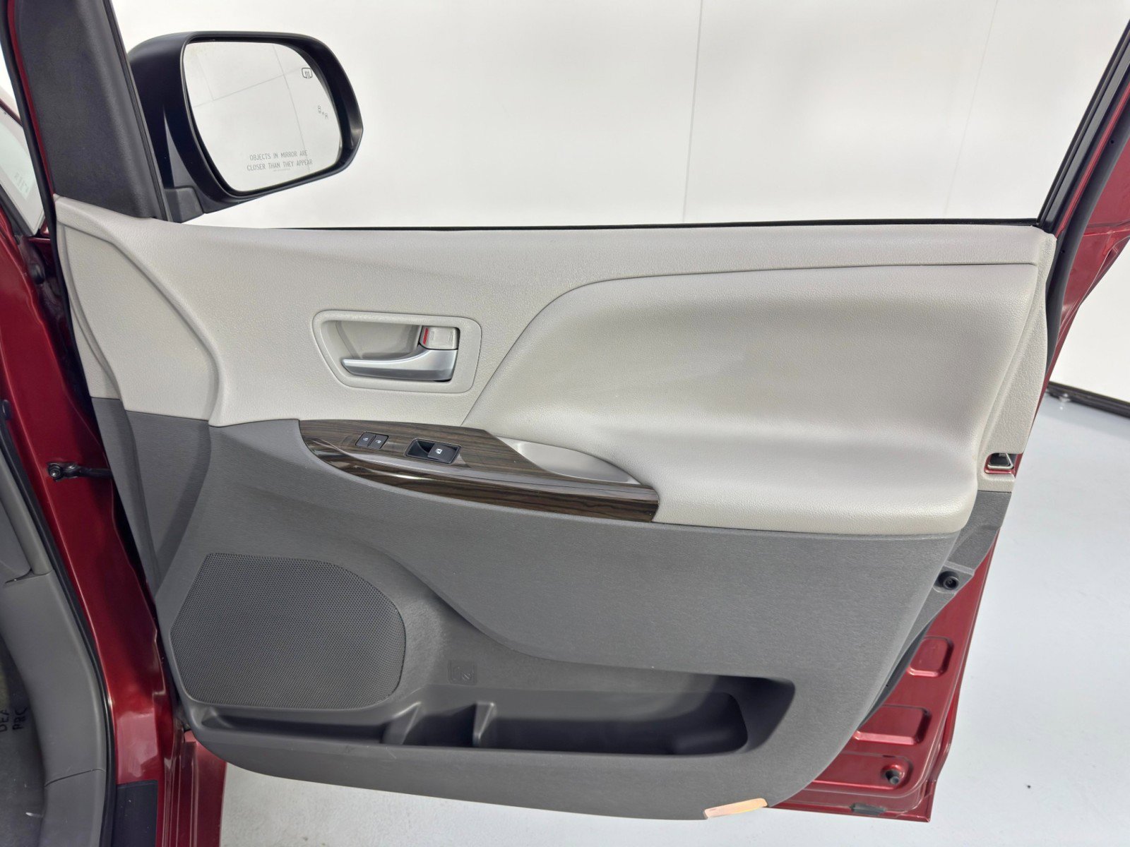 Used 2016 Toyota Sienna XLE FWD image 41