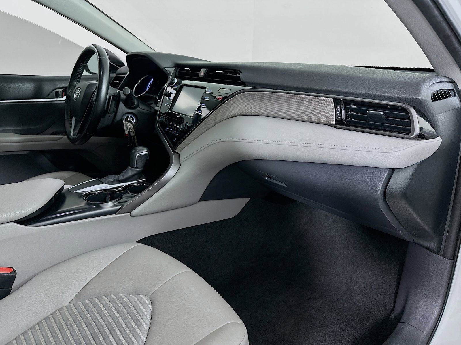 Certified 2020 Toyota Camry SE image 28