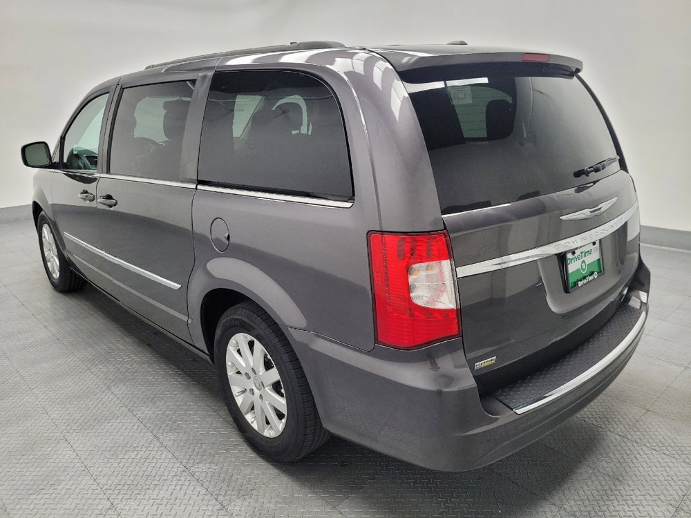 Used 2016 Chrysler Town & Country Touring FWD image 5