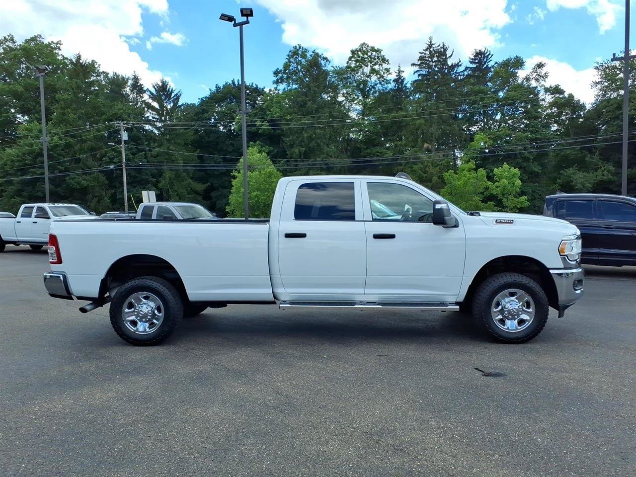 Used 2024 RAM 2500 Tradesman w/ Chrome Appearance Group AWD/4WD image 4