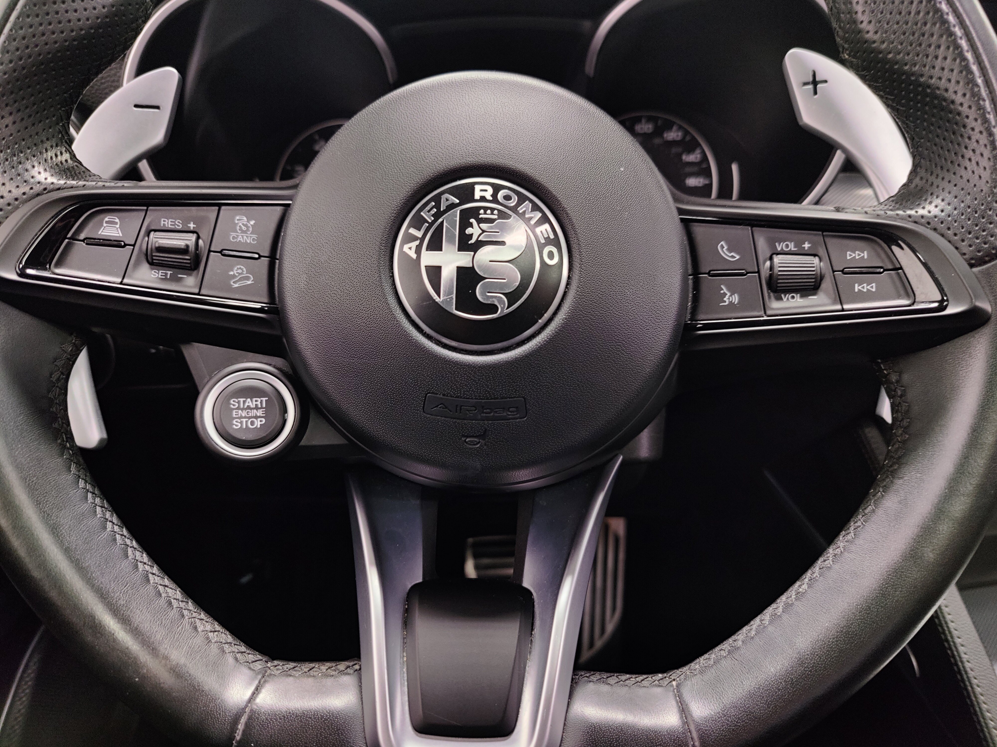 Certified 2023 Alfa Romeo Stelvio Veloce AWD/4WD image 28
