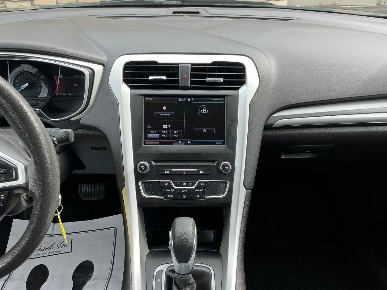 Used 2016 Ford Fusion SE FWD image 19