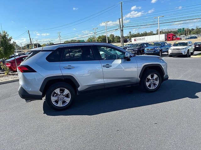 Used 2025 Toyota RAV4 XLE AWD/4WD image 7