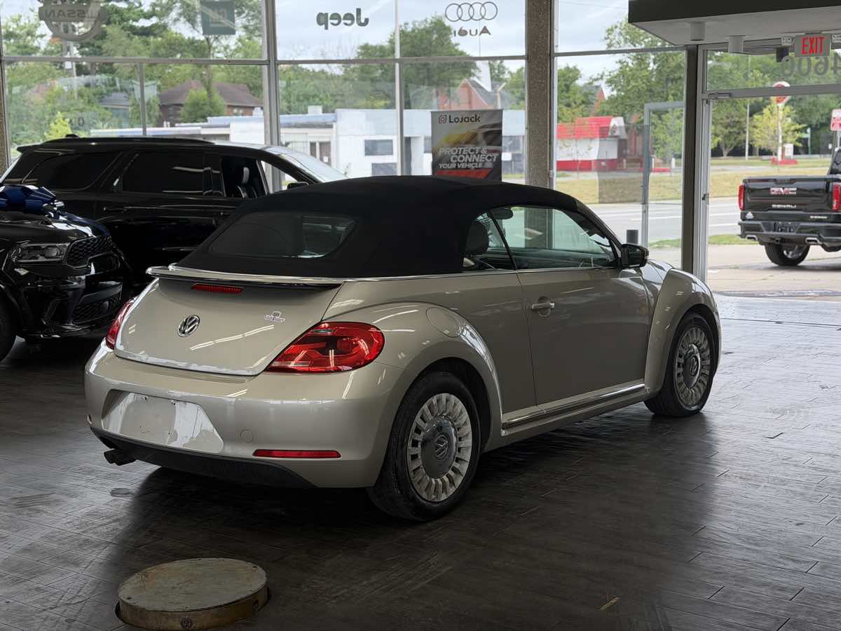 Used 2013 Volkswagen Beetle 2.5 FWD image 8