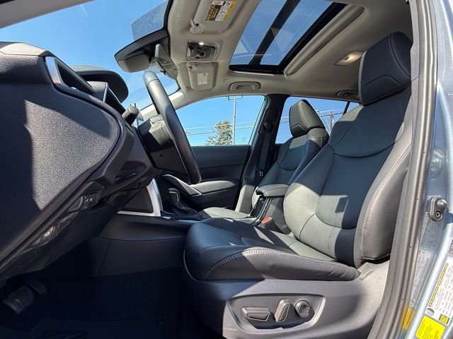 Used 2024 Toyota Corolla Cross XLE w/ Convenience Package FWD image 12