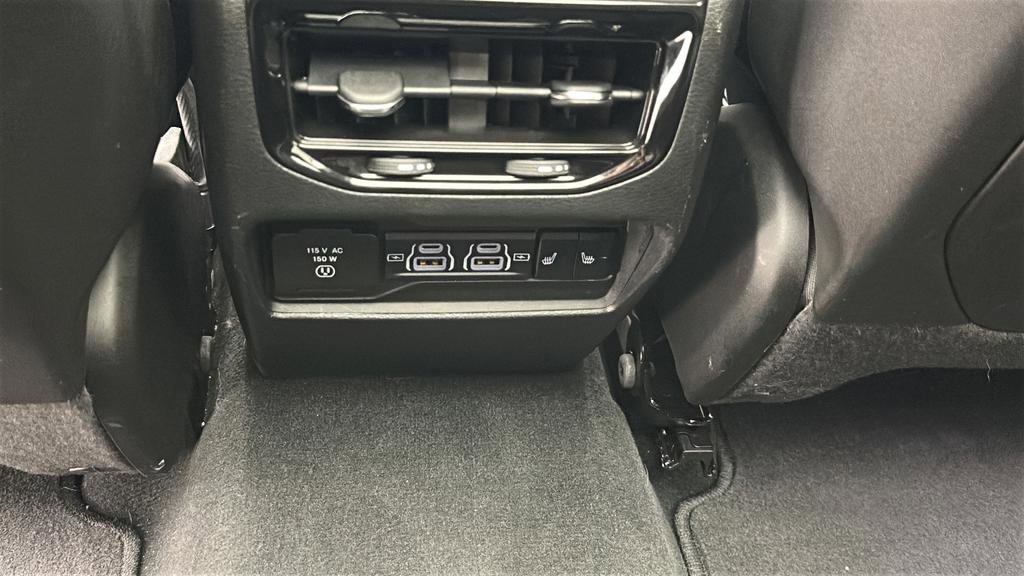Used 2023 Jeep Grand Cherokee Overland AWD/4WD image 11