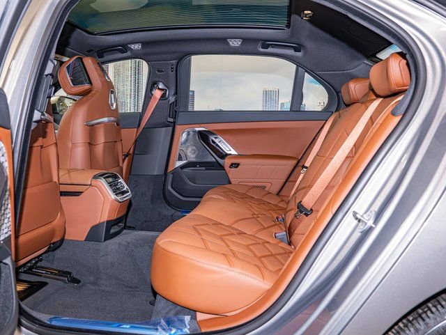 Used 2026 BMW 740i xDrive w/ Premium Package image 22