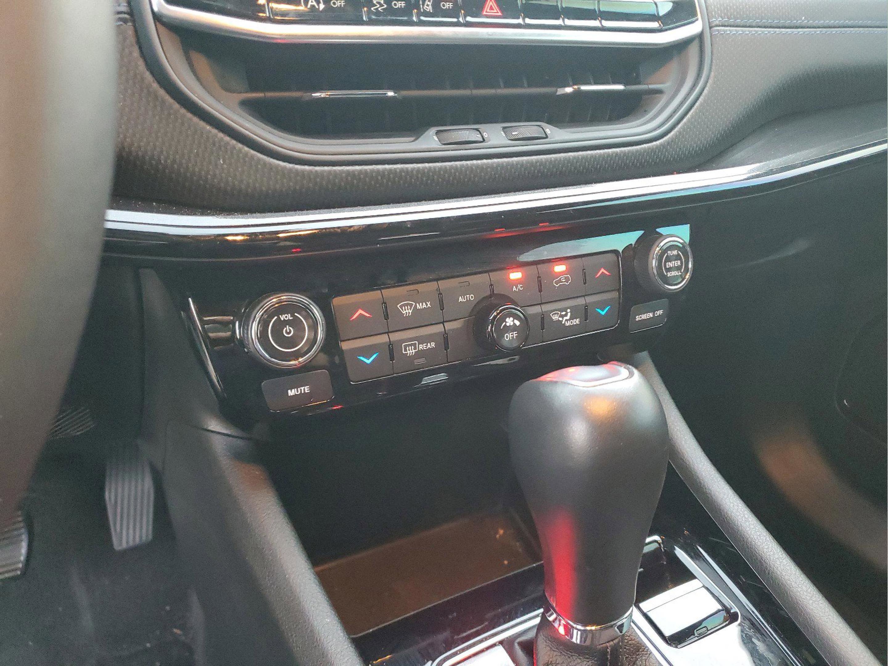 Certified 2025 Jeep Compass Latitude w/ Convenience Group image 23