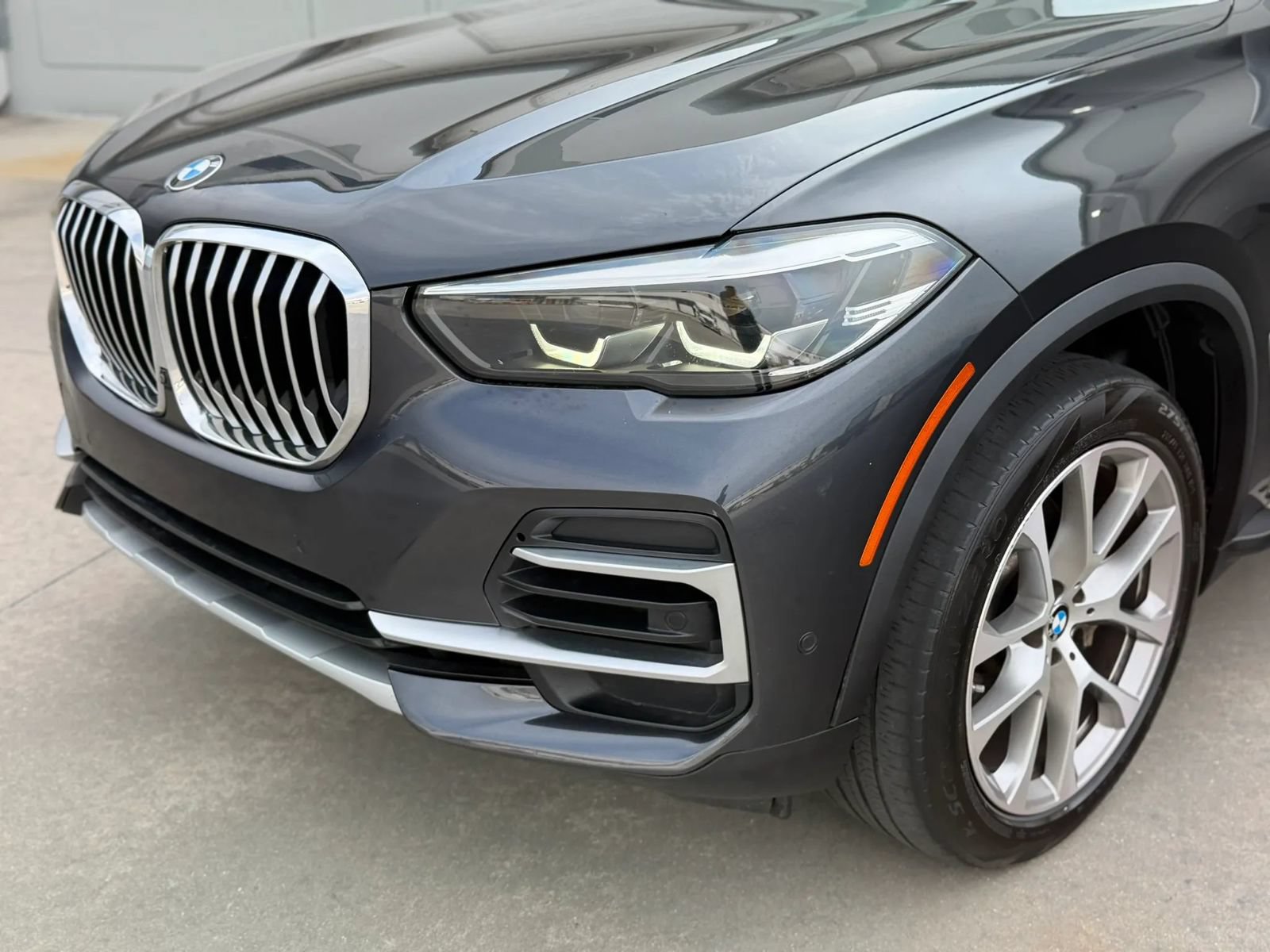Used 2023 BMW X5 sDrive40i w/ Premium Package RWD image 2