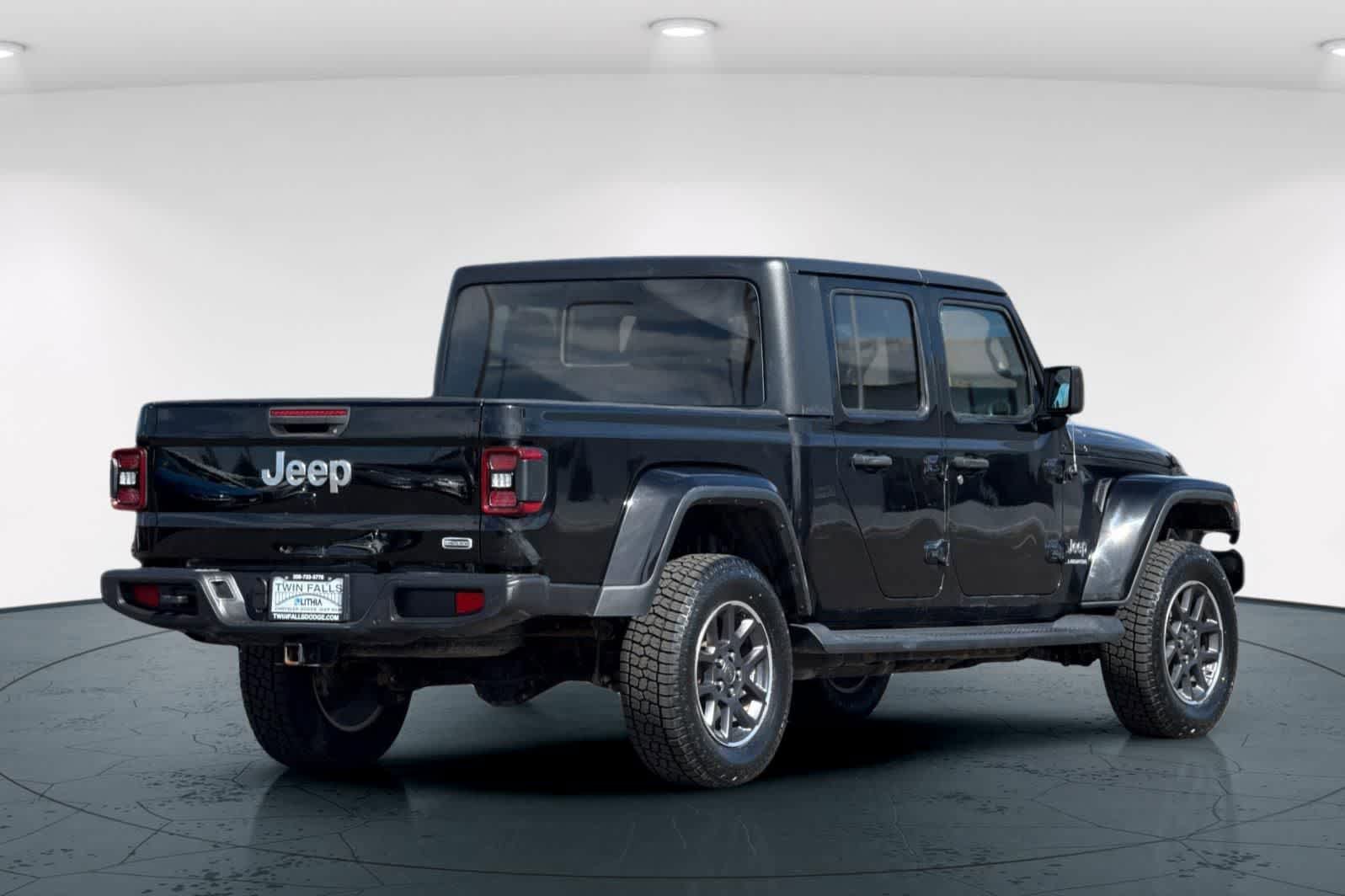 Used 2020 Jeep Gladiator Overland image 2