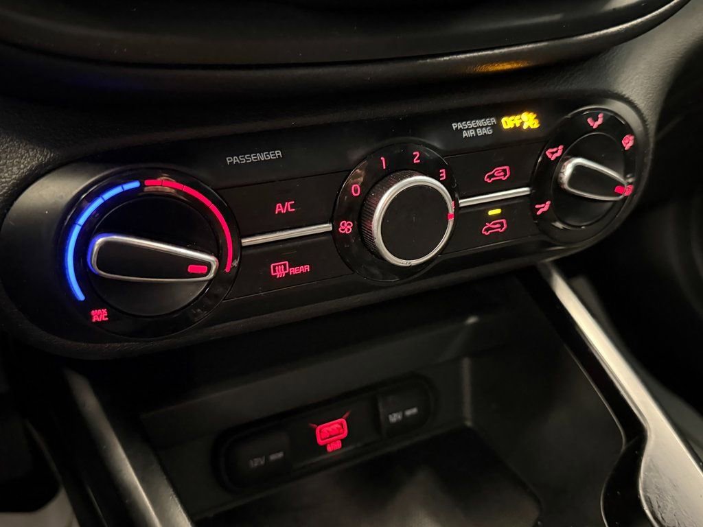 Used 2020 Kia Soul LX FWD image 13