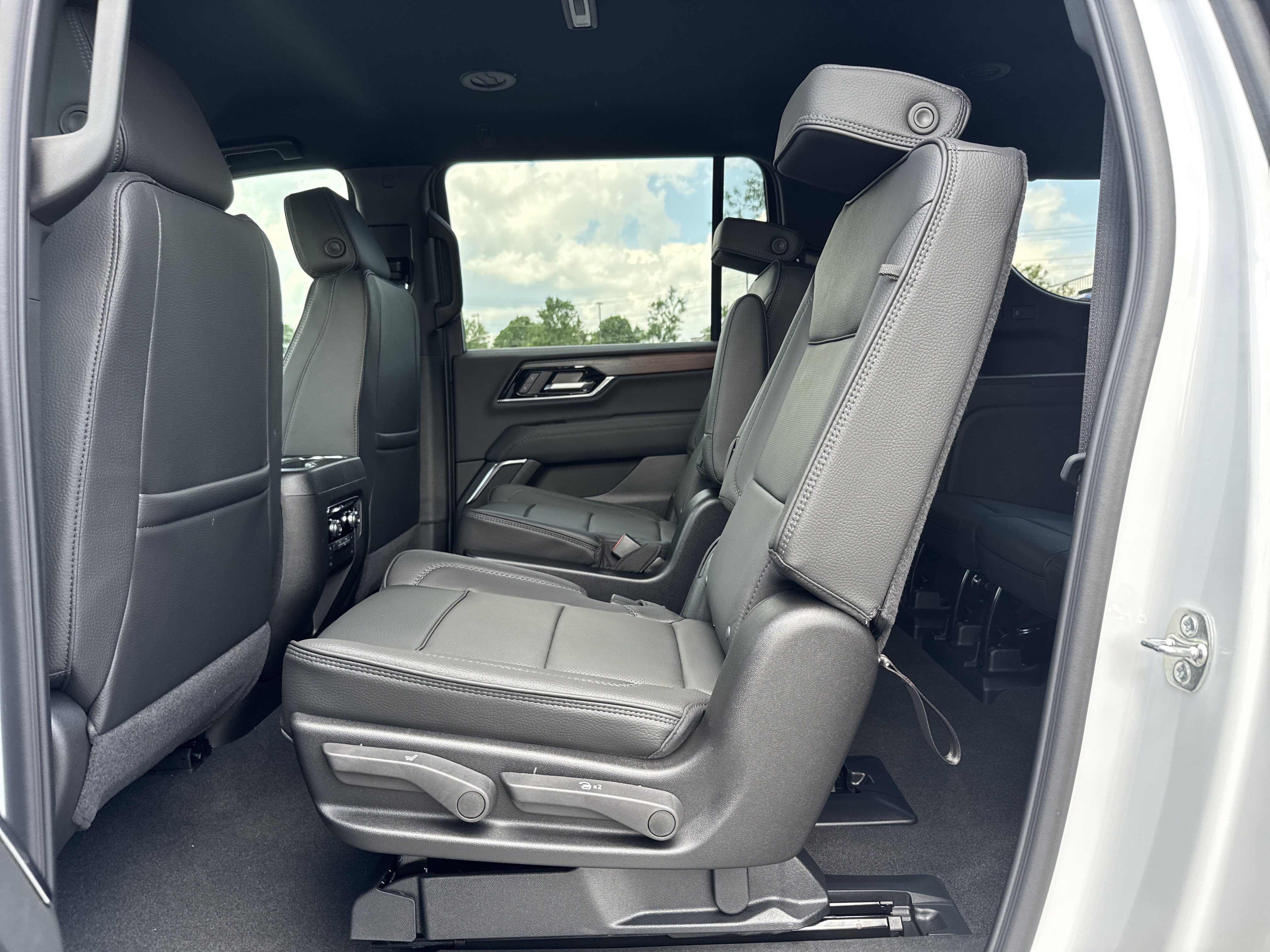 New 2026 GMC Yukon XL Denali AWD/4WD image 29