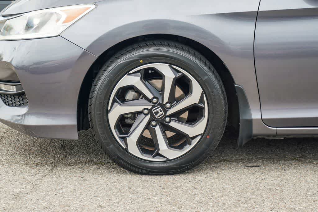 Used 2017 Honda Accord EX image 10