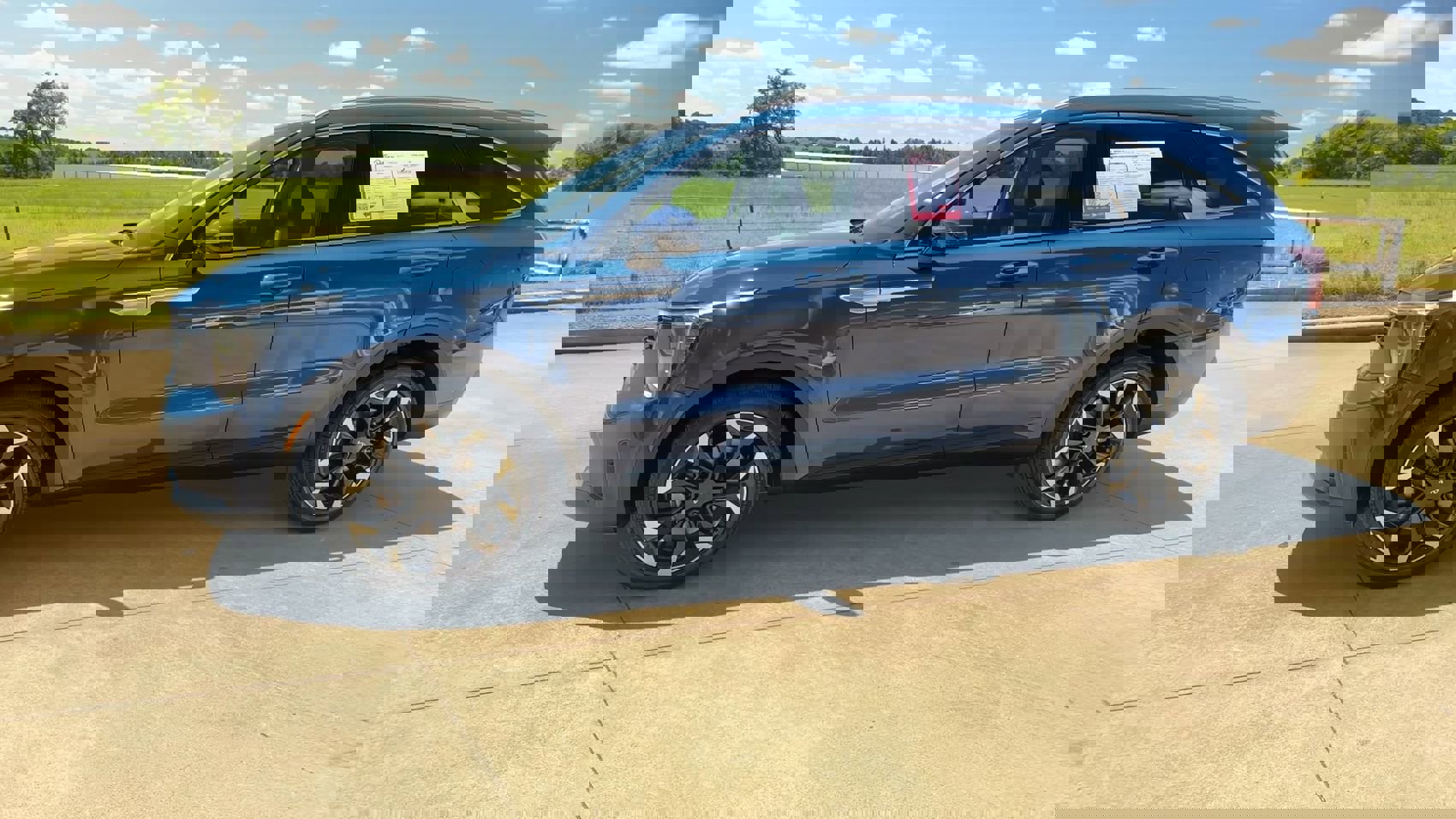 Used 2025 Kia Sorento EX w/ Panoramic Sunroof Package image 4